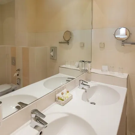 Albrechtshof 3*